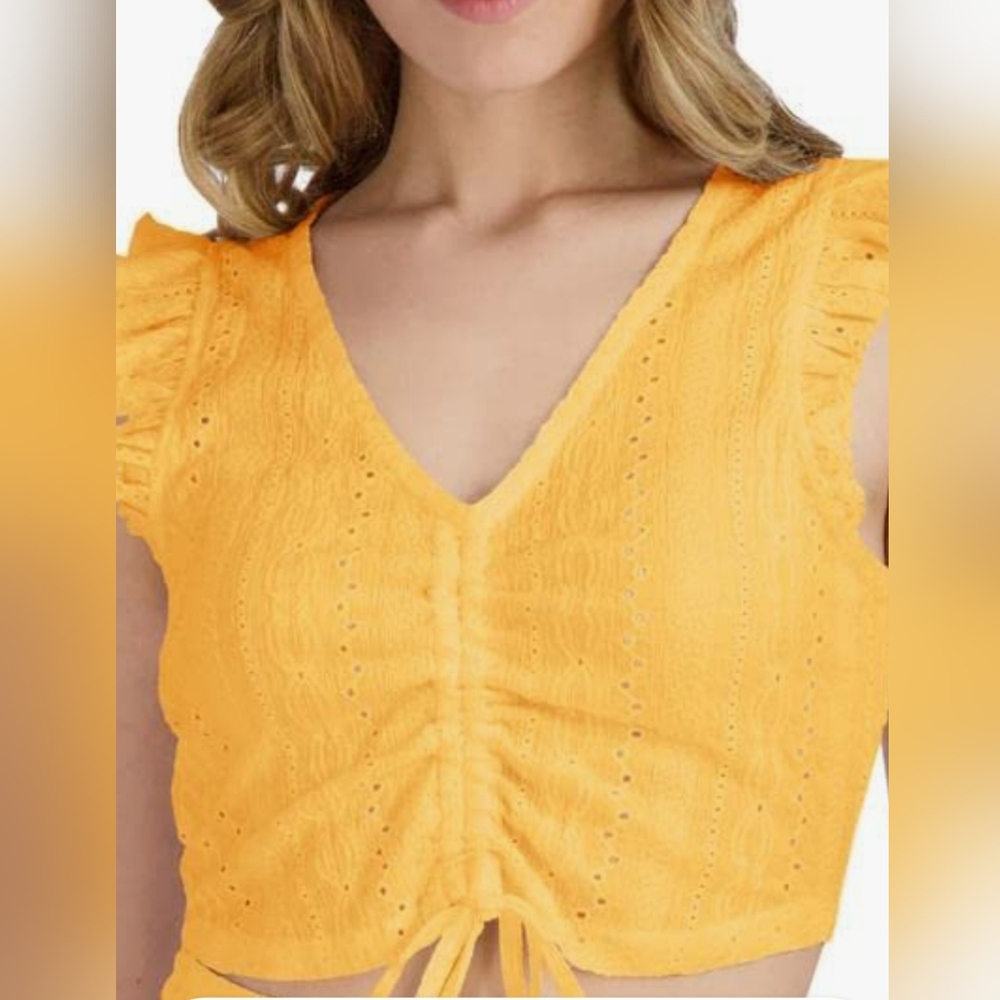 Sleeveless cropped top with ruffle Size M